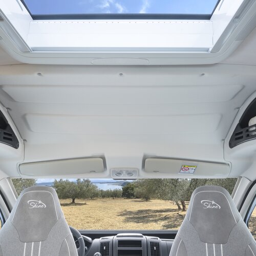 FLEXIBLE STOWAGE SPACE CONCEPT | Depending on what you need, the MultiRoof shelf (optional) can be effortlessly lowered to create more storage space above the driver's cab. When it’s not needed, the shelf can be simply pushed upwards into place or even removed completely.ace above the driver's cab. When it’s not needed, the MultiRoof can be simply pushed upwards or even removed completely.