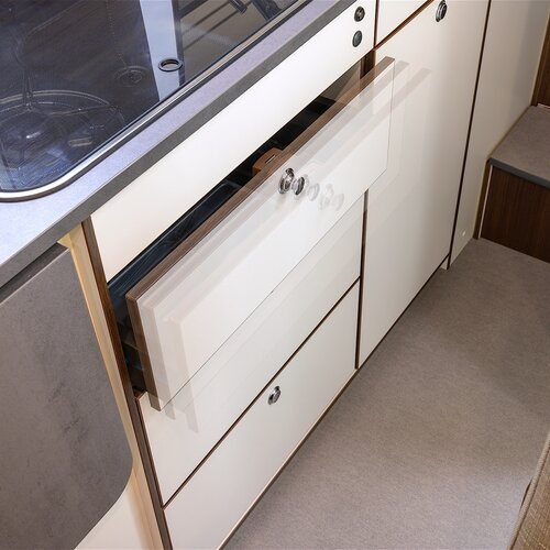 SOFT-CLOSE DRAWERS | Sizeable in a small kitchen; with convenience like at home.