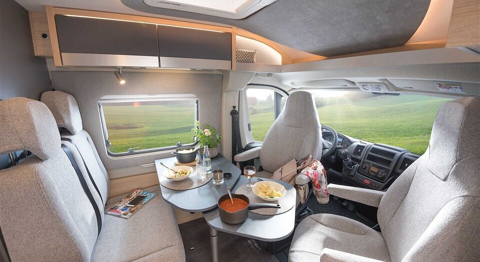 Extra grote zitruimte | Open cabine zorgt voor een ruimtelijk gevoel zoals in de "Liner Class"
