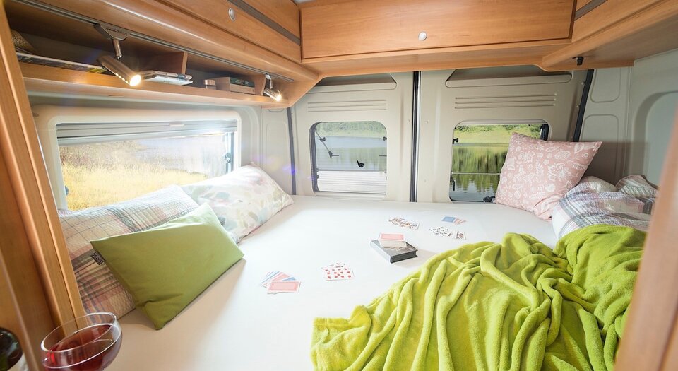 High-comfort sleeping | Large double bed in the rear